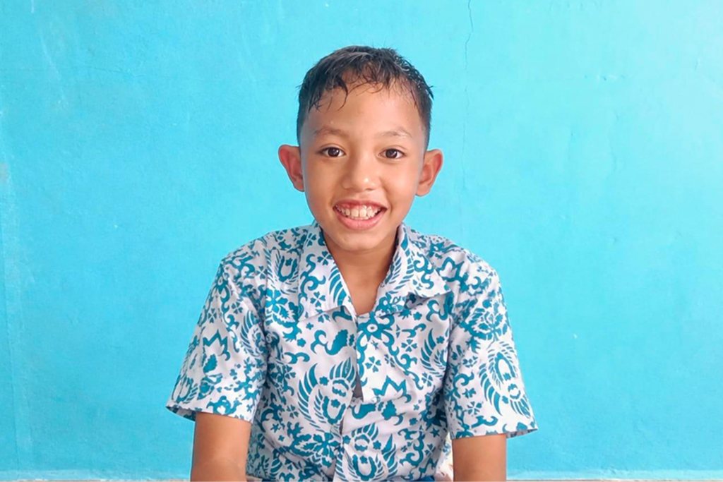 Cover Faiz Al Farabi Hamizan, Anak Inklusi MI Baitul Amar yang Menginspirasi dengan Kemampuan Bahasa Inggris